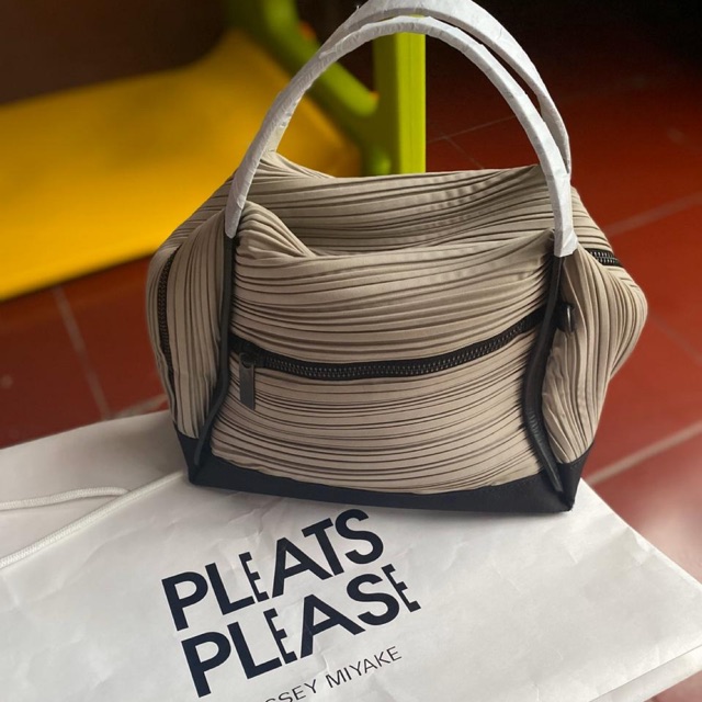 Bias bag pleats please