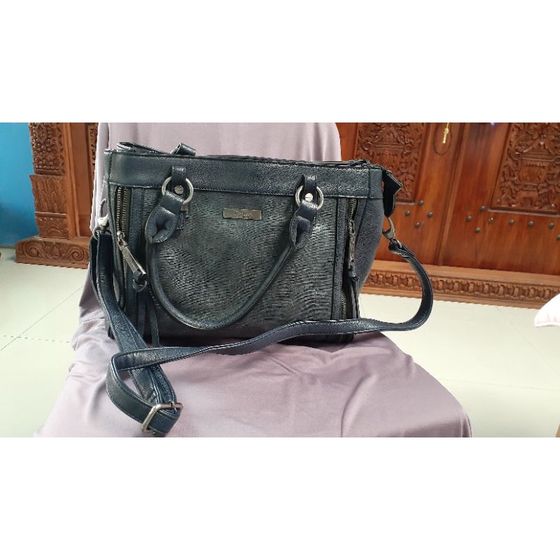 Tas Selempang Bellezza Original Navy Preloved