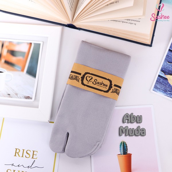 Kaos Kaki Wanita Jempol Dewasa Panjang Warna Polos Muslimah Sashee Original Sepasang All Size-Abu Muda