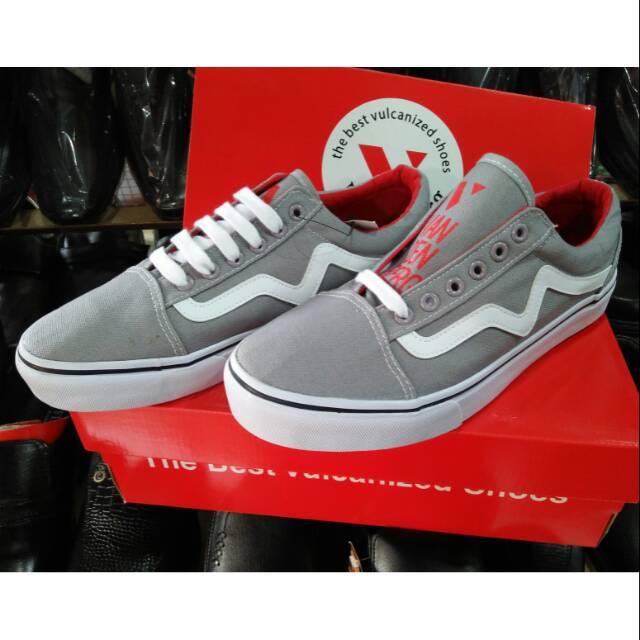 Sepatu casual merk Vanderberg champion original