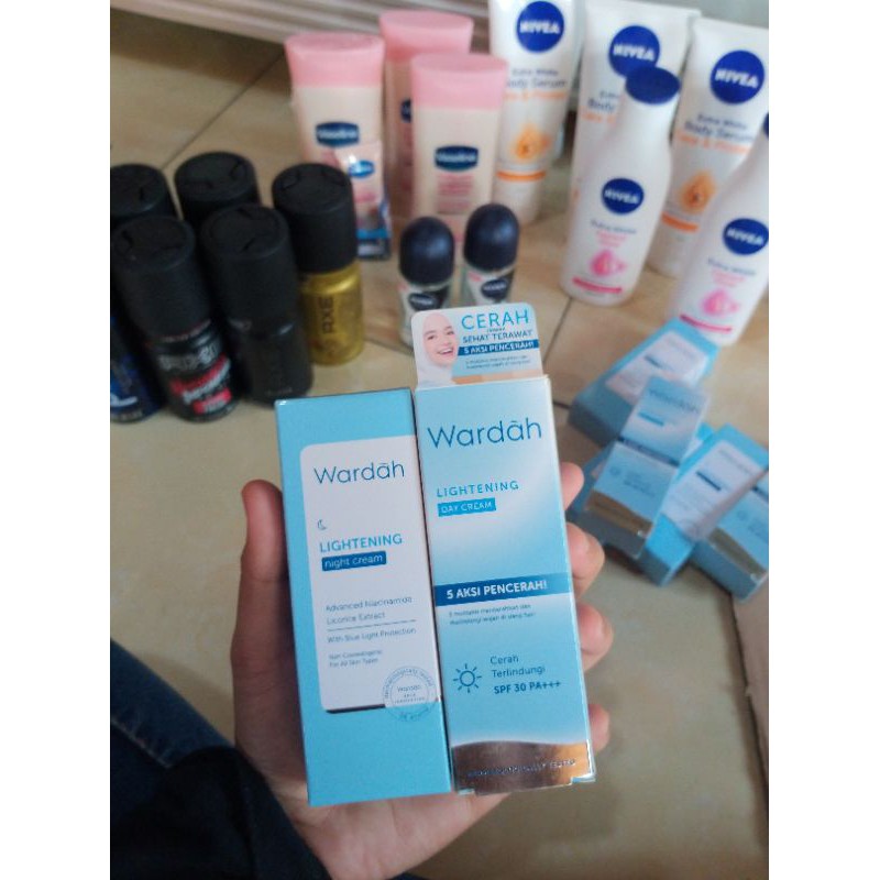 ( SEPAKET ) Wardah lightening day cream & night cream @20gr