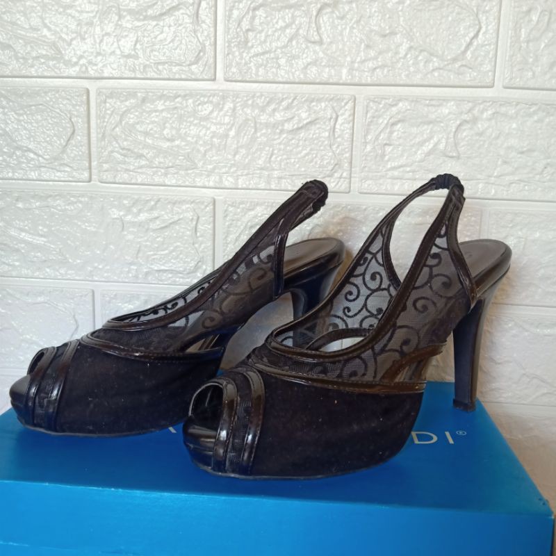 sepatu heels yongki komaladi