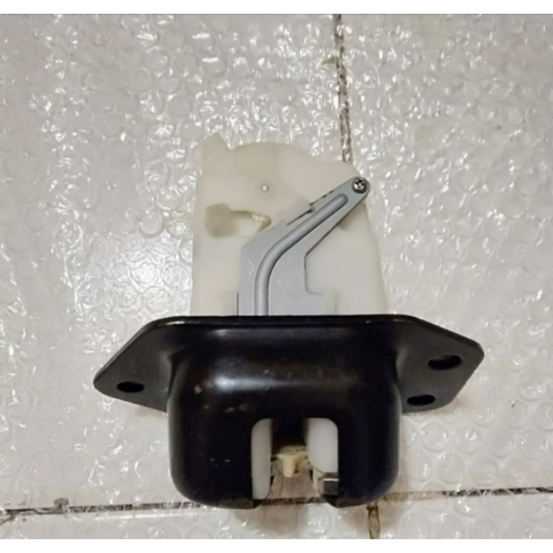 doorlock bagasi belakang Nissan Xtrail T31