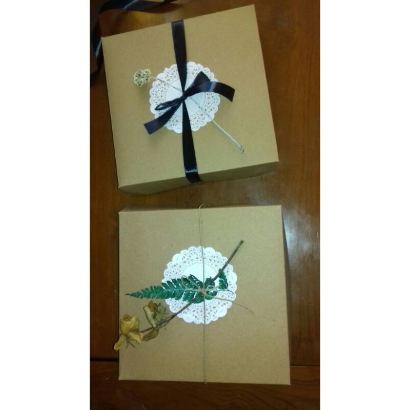 

BOX DENGAN BERBAGAI MACAM TALI