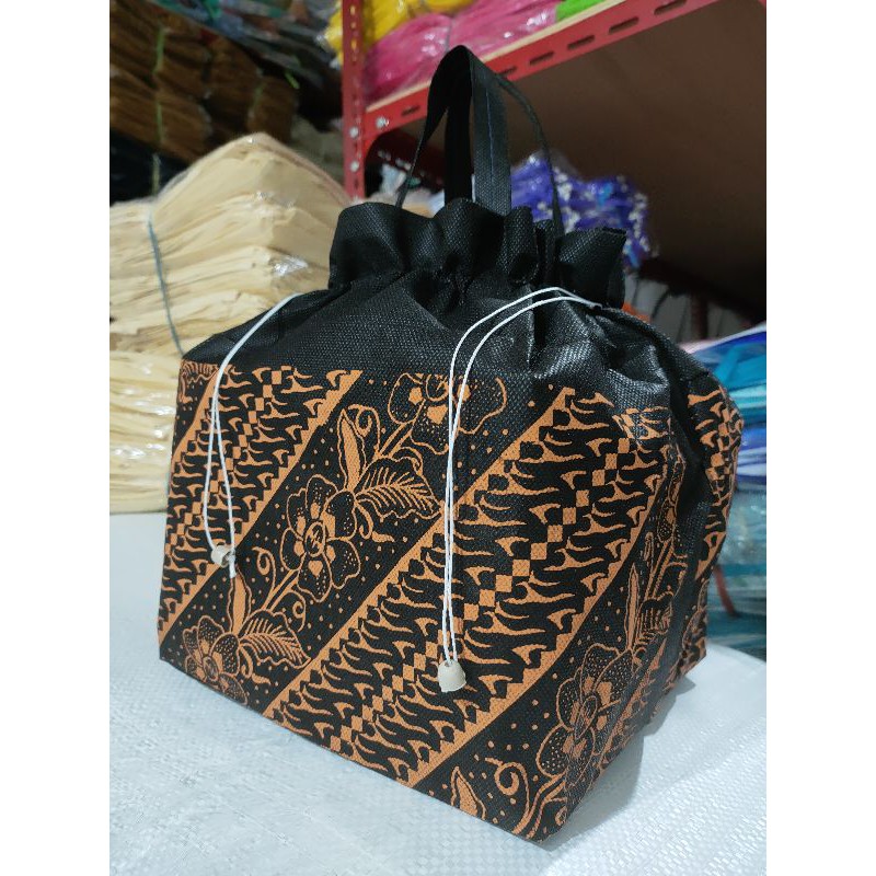 Tas hajatan serut batik bunga NEW uk.22x22 muat 2dos nasi dan 1kotak kue NBK