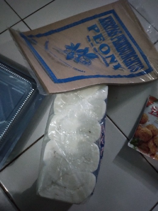 Tissue Toilet Roll Non Core Royal Isi 5 Roll / Tissue Kebersihan