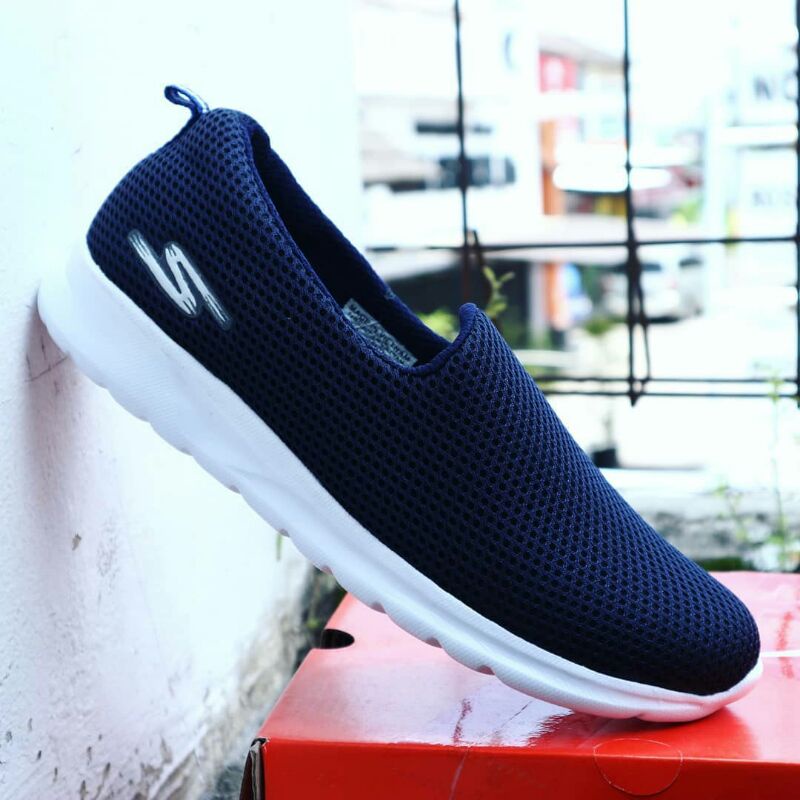 SEPATU SLIP ON KANVAS OLAHRAGA RUNNING LARI WARNA HITAM PUTIH BIRU DONGKER NAVY