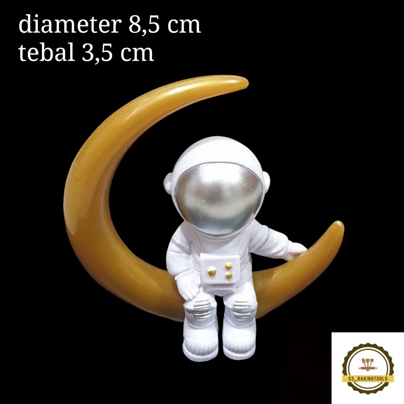 Cake topper figure astronot and moon bahan pvc harga satuan