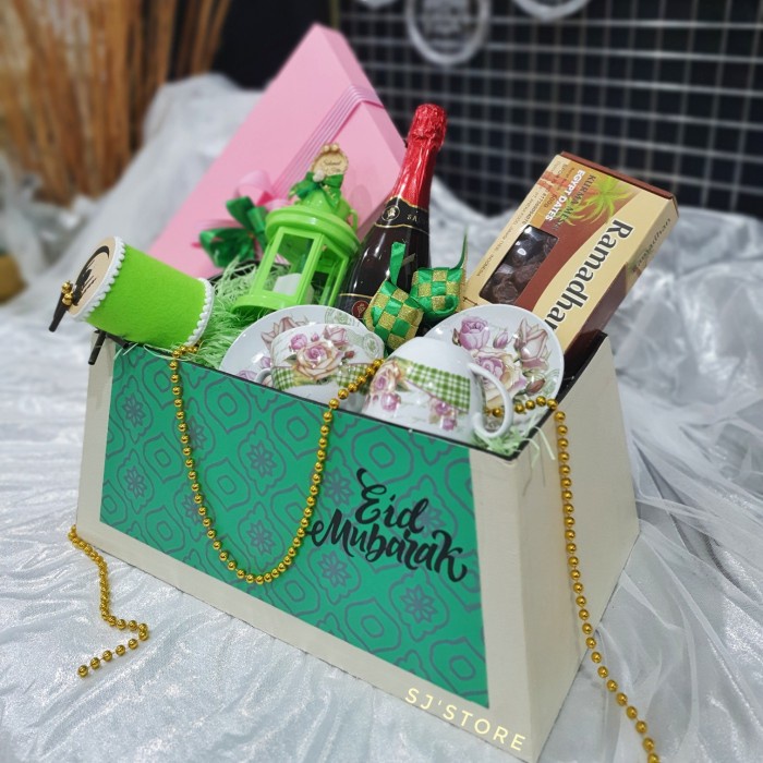 

Paket box pecah belah dan lentera lebaran idul fitri hampers murah