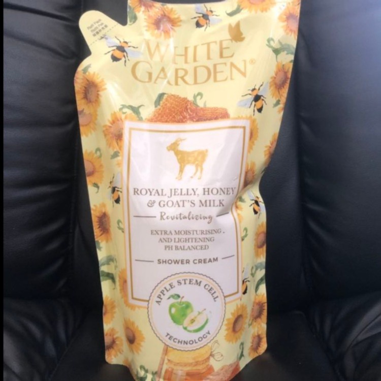 White Garden Royal Jelly Honey Refill / Sabun mandi Royal jelly 900ml