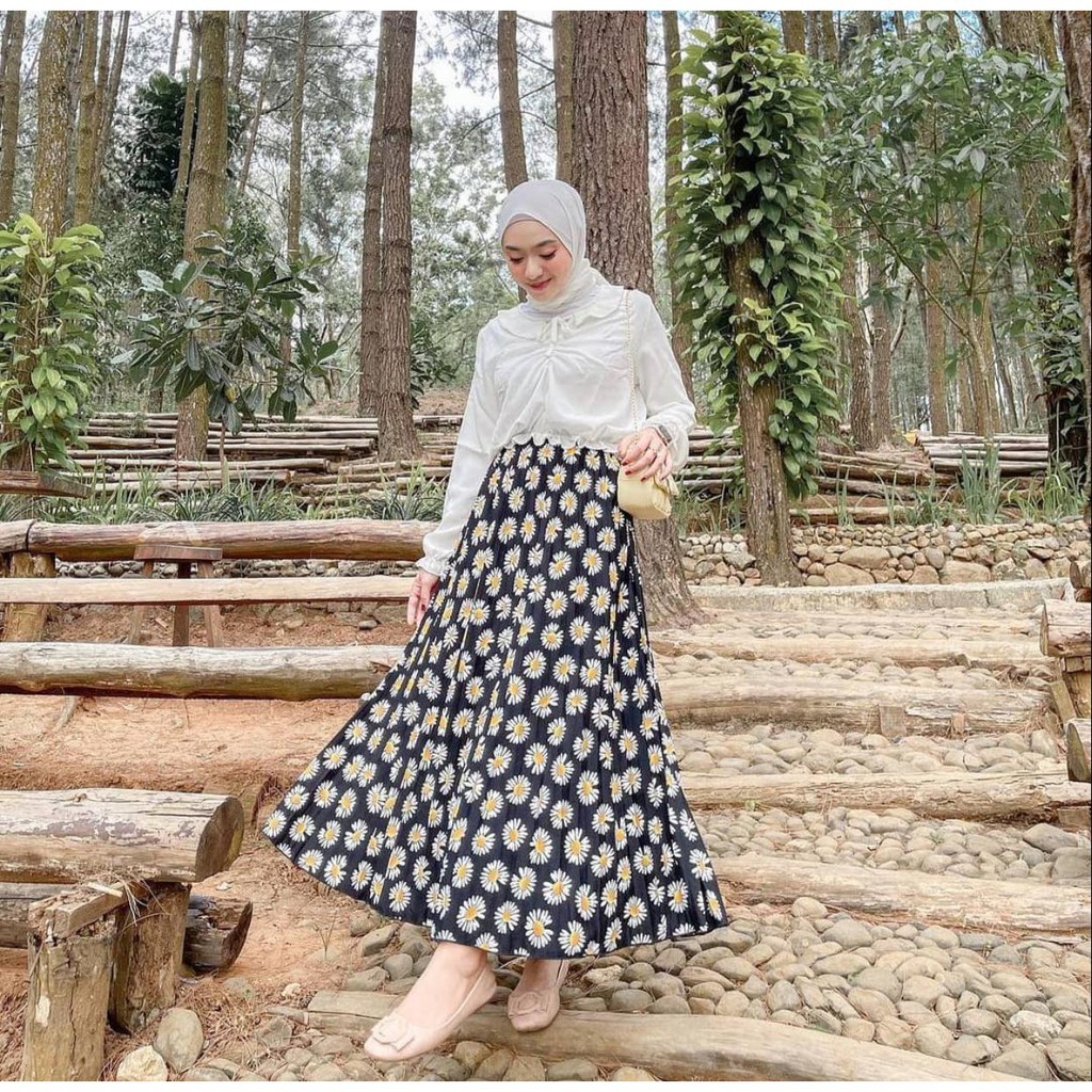 ROK DAISY PLISKET // DAISY PLISKET SKIRT MOTIF BUNGA