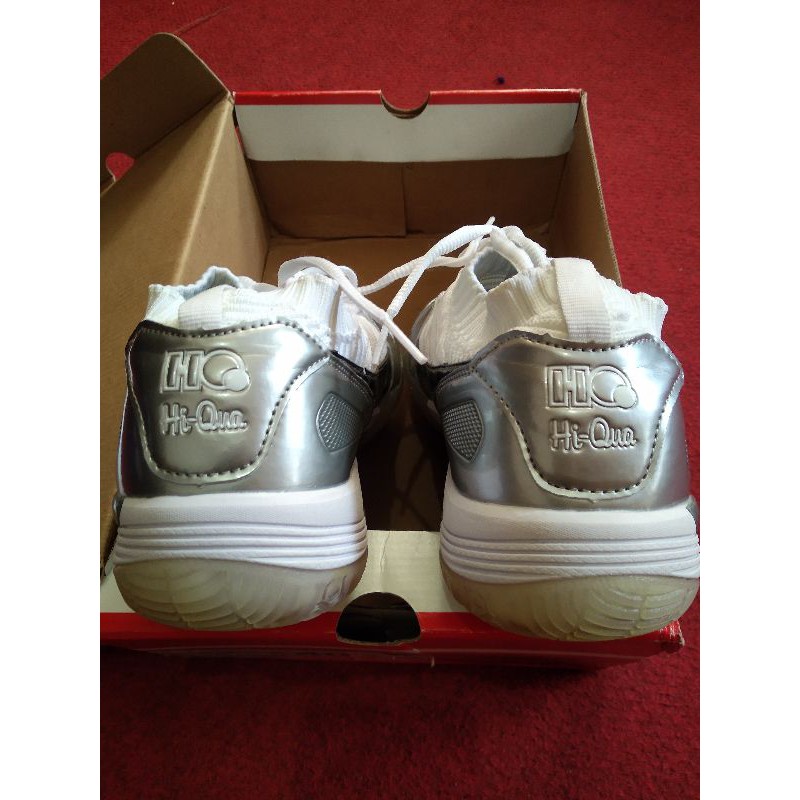 Sepatu Badminton Hi-Qua Leggera