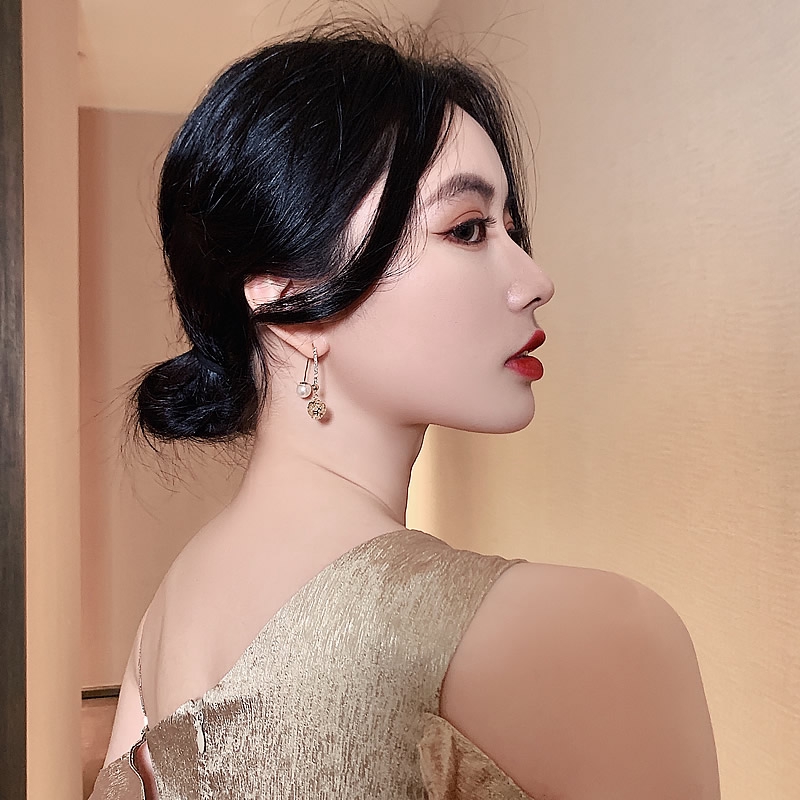 Anting Mutiara Kait Berlian Berkilau Motif Bulat lady's elegant vintage Korea