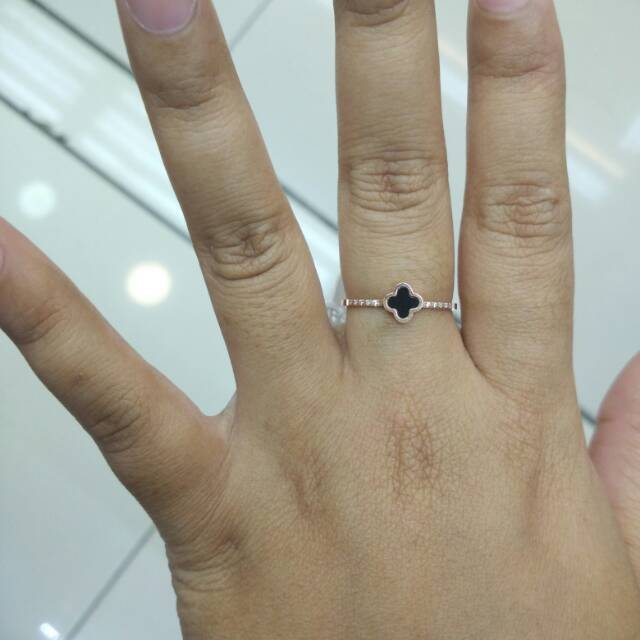 Cincin Van Cleef mata titanium