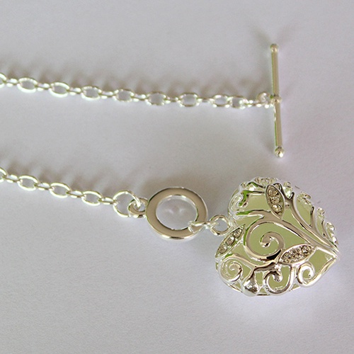 Hu Hu Hu Hu Hu Alat Bantu Pasang Kacamata♡ Kalung Liontin Bentuk Hati Model Hollow Glow in the Dark Untuk Wanita