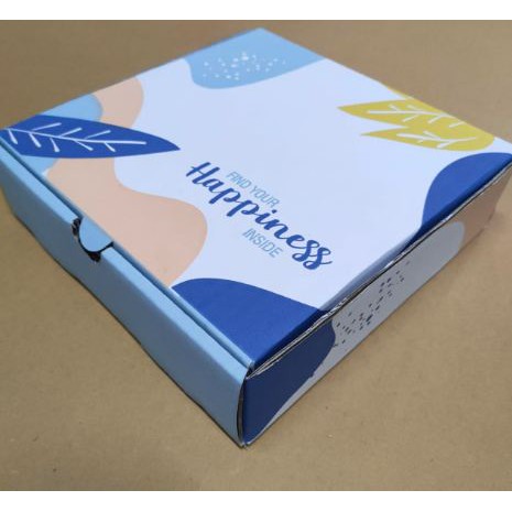 

Kardus Box 18x18x4.8 cm LD "Find Your Happiness Inside" Kardus/Karton/Hampers/Baju