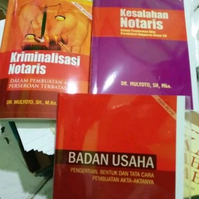 Tiga buku notaris kriminalisasi notaris kesalahan notaris