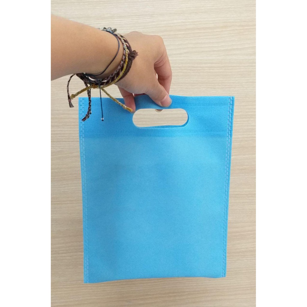 

GOODIE BAG SPUNBOND OVAL 20x25/ Tas Belanja Murah / Kantong Belanja / Souvenir (Biru Muda)