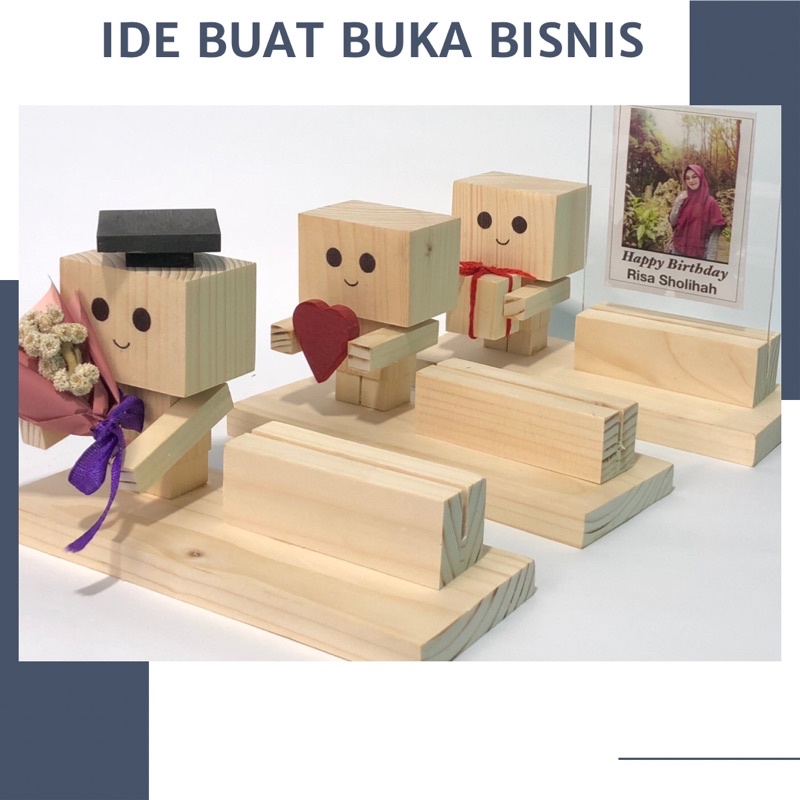 Stand Akrilik kayu | Stand akrilik | Peluang Buka Usaha | Boneka Wisuda Mini | Dudukan Akrilik kayu