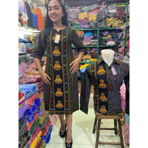 baju couple rumah adat batak