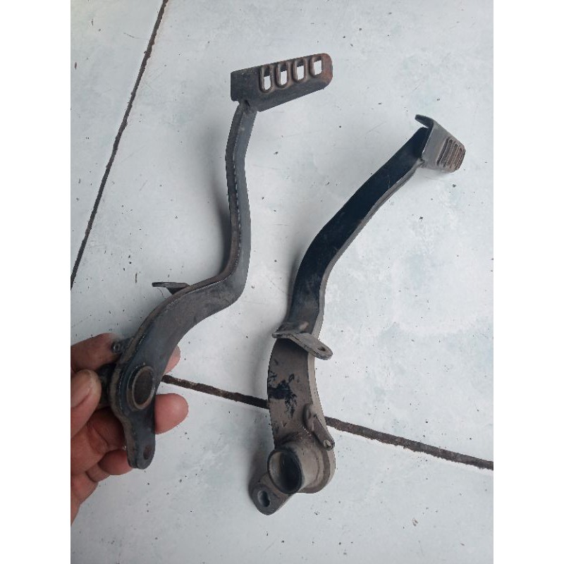 Pedal rem injakan Rem belakang Cb150r ori