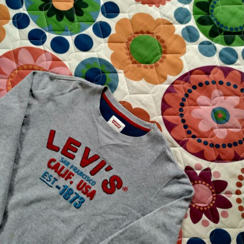Crewneck Levis second bekas original
