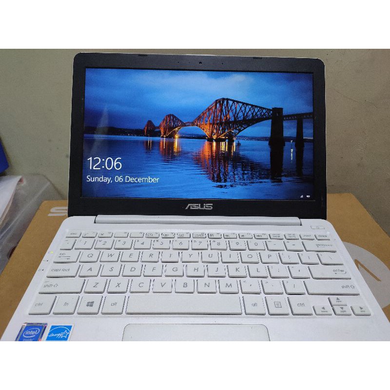 ASUS E203NAH Intel Celeron N3350 2GB DDR3 HDD 500GB Notebook Bekas Laptop Second Netbook