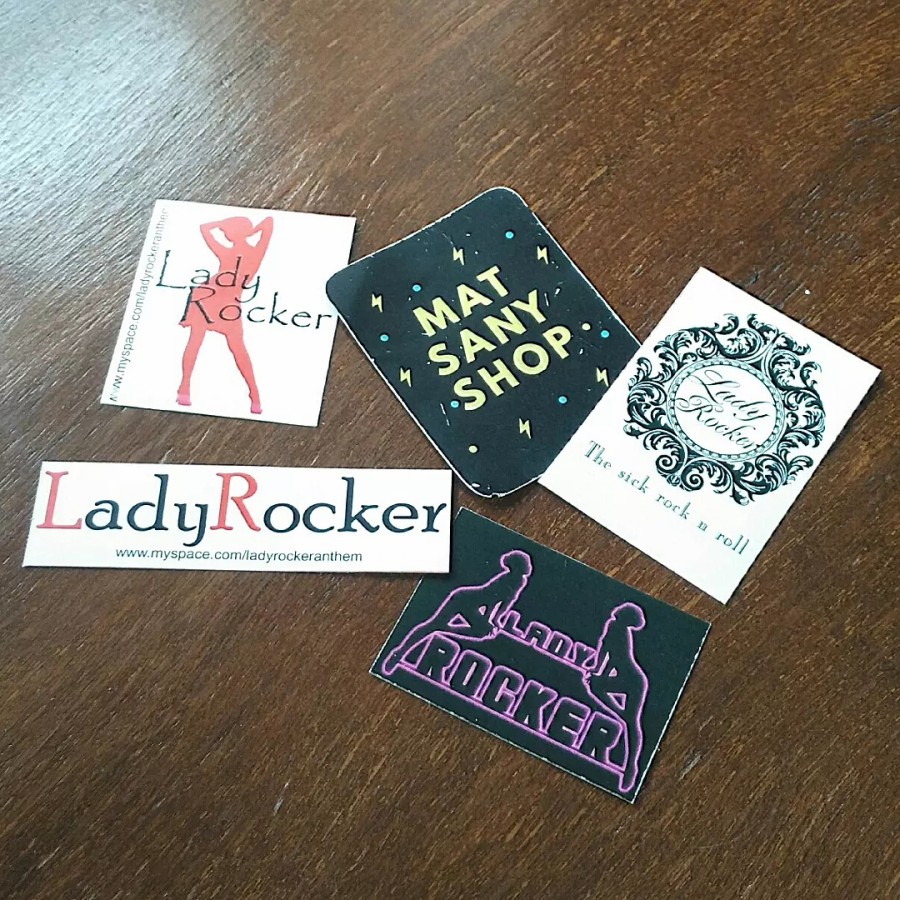 

STIKER STICKER GAMBAR TEMPEL JADUL LAWAS LADYROCKER BAND