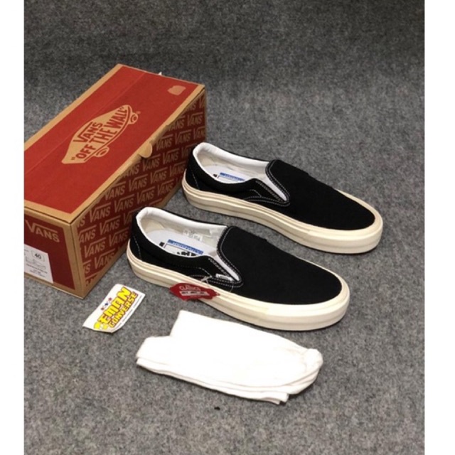 VANS SLIP ON BLACK WHITE OG VAULT WAFFLE DT