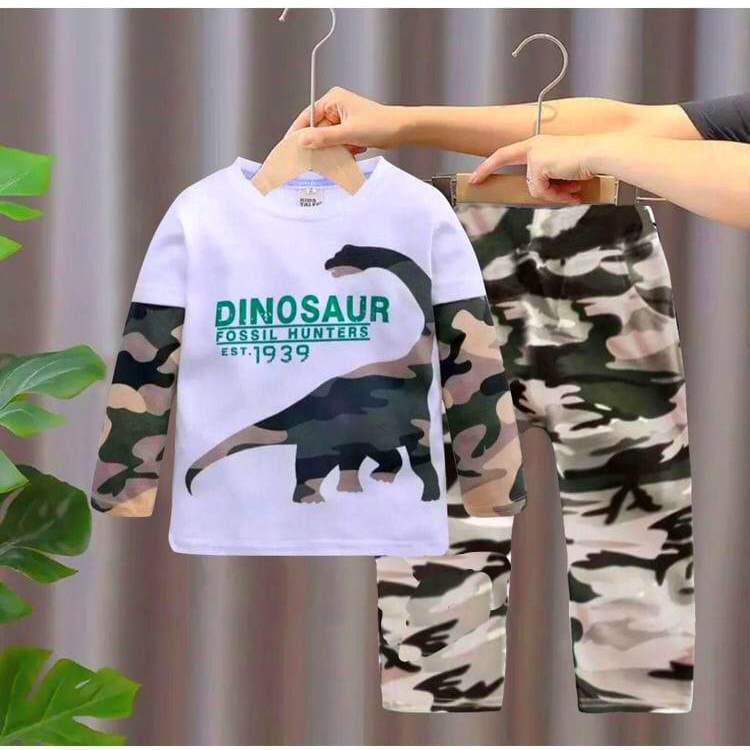 setelan baju bayi anak motif dino loreng panjang size 1-5 tahun bahan katun lembut terlaris/ setelan baju bayi anak laki laki/ setelan baju bayi anak cowo/ baju bayi anak motif dino army terlaris/ baju kaos bayi anak laki laki