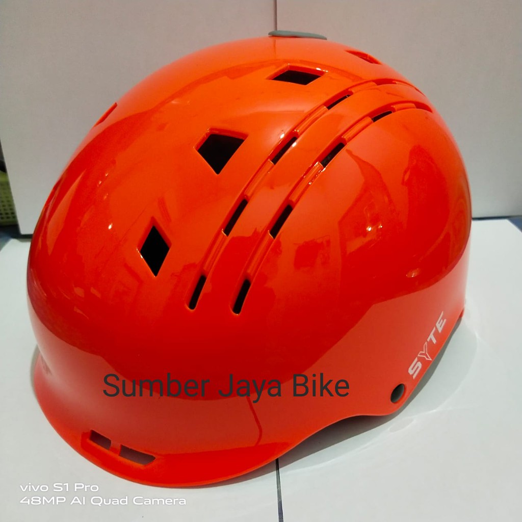 Helm Sepeda Batok Merk SYTE Mix color