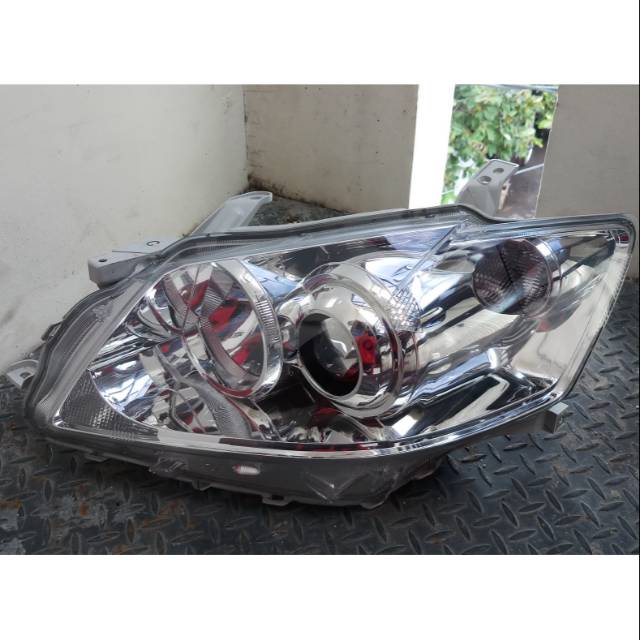 Headlamp lampu depan Toyota Camry