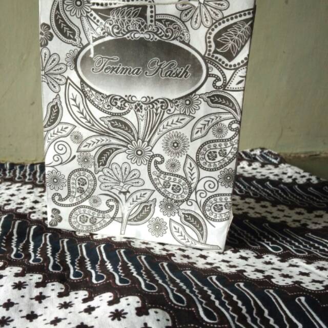 

Paperbag murah !!!ukuran 17X5X16