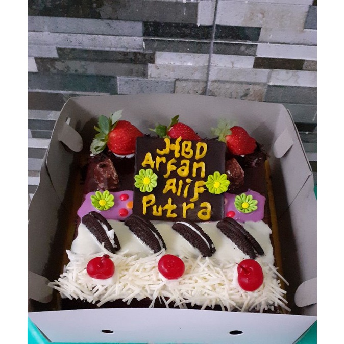 

Kue Ulang Tahun Brownies ( Fresh )