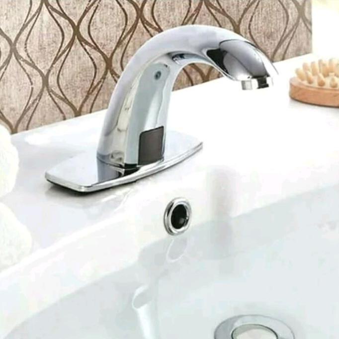 Kran Wastafel Sensor. Kran Cuci Tangan Otomatis Model Toto