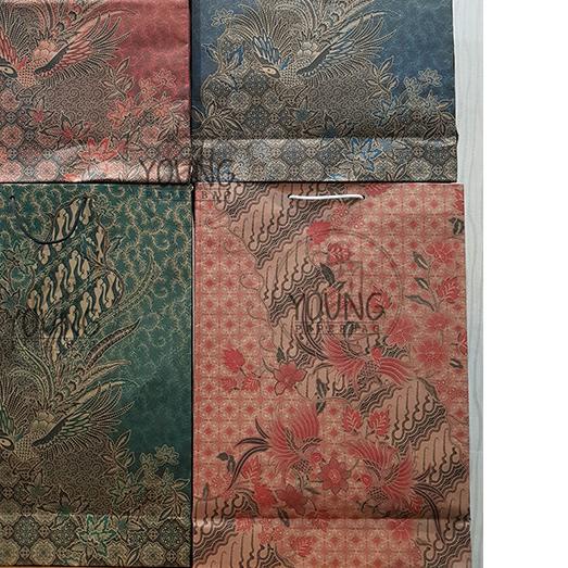 

Paper Bag / Tas Kertas Batik XL motif Burung Uk.29x10x41 (1 lsn) - Merah