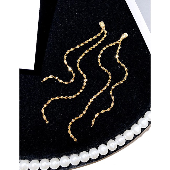 LRC Anting Tusuk Fashion Golden Openwork Alloy Earrings With Rhinestones k04156