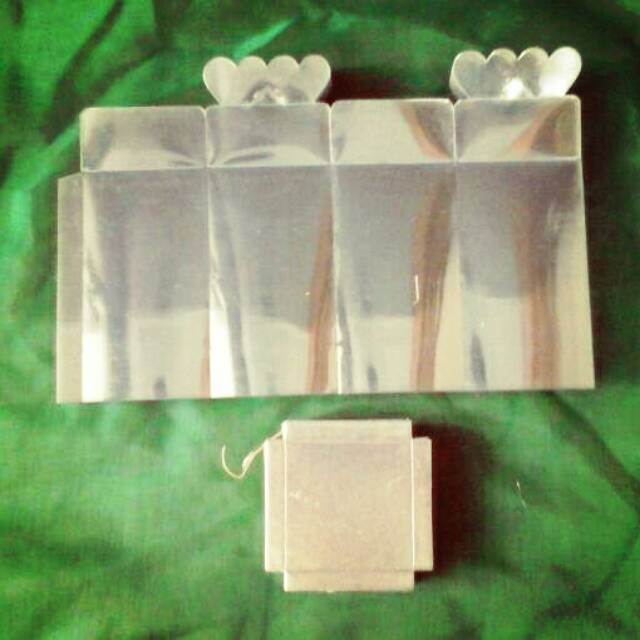 

Kotak Mika Souvenir. Kualitas OK. Grosir murah meriah. Langsung Pabrik Kemasan Ukuran 7 x 7 x 11 cm