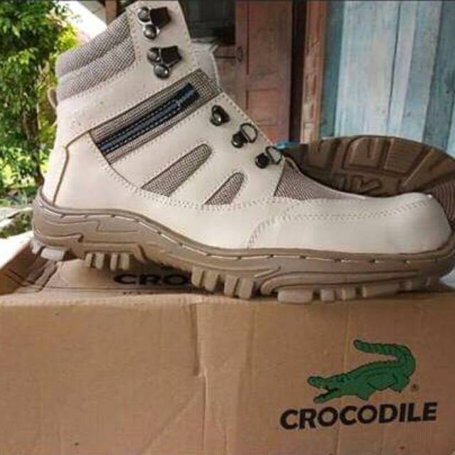 Sepatu safety crocodile