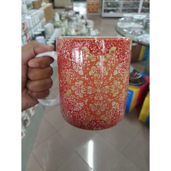 MUG GELAS KERAMIK SANGO MOTIF BATIK MERAH UKIR KOLEKSI DEKOR DAPUR CANTIK