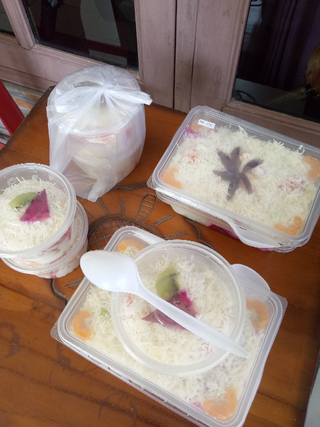 Gelas Plastik Tut Tul / Polkadot Merah Putih [1 Slop Isi 50 Pcs]