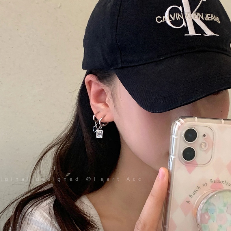 Anting Bentuk Hati Warna Hitam