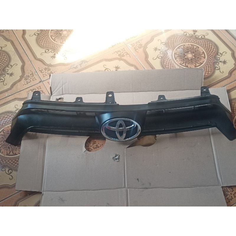 Grille Radiator toyota yaris 2015 bekas pakai original toyota