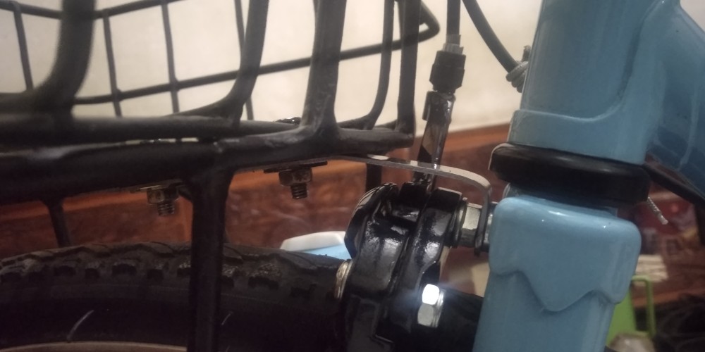 Klem Keranjang. Klem Rak Depan. Clamp Pannier Depan.