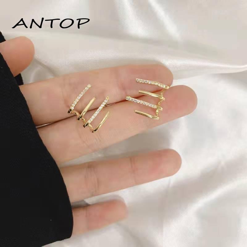 Anting Bentuk Geometris Aksen Berlian Bahan Metal