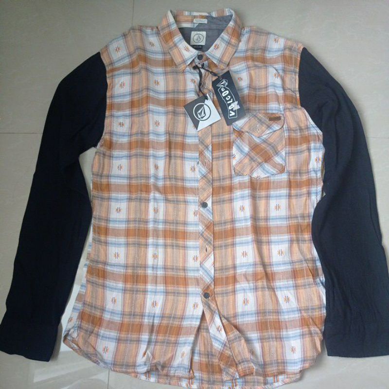 Volcom kemeja original warna coklat hitam size L