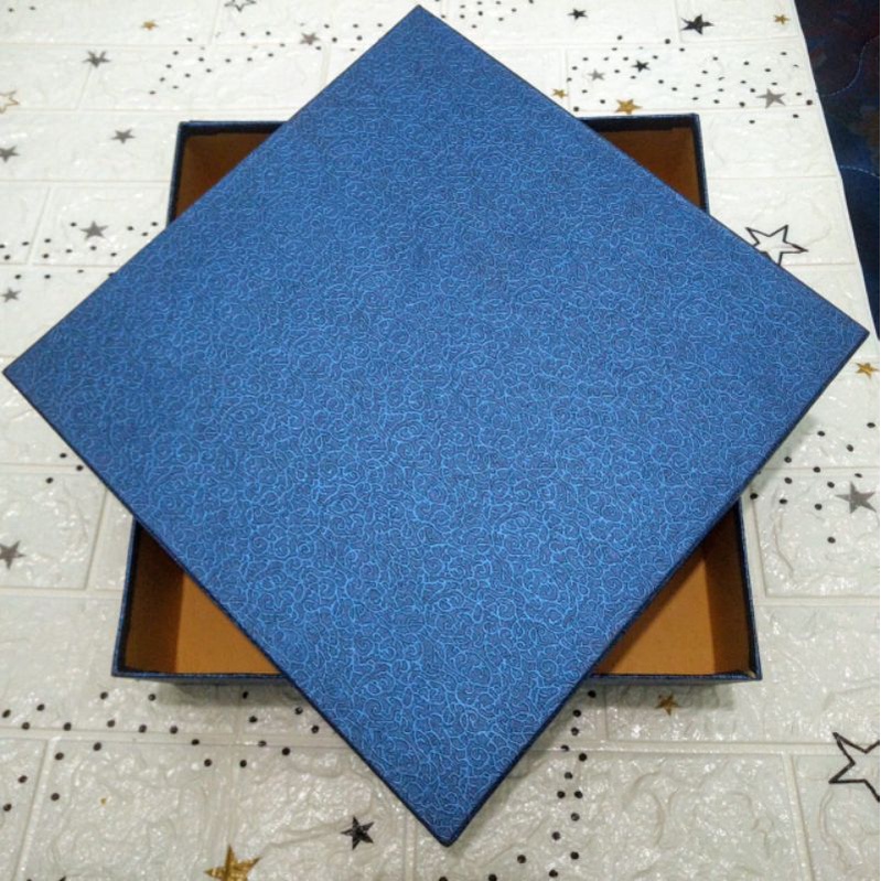 

Kotak kado/kotak hampers/gift box hadiah ukuran 16x15x7.5