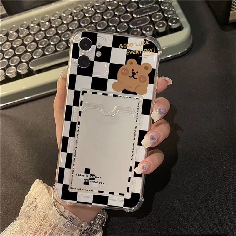 Soft Case Silikon TPU Motif Hati Untuk Phone Case For iPhone 14 13 12 11 Pro Max Se 2020 X XR Xs Max iPhone 7 8 Plus Checkerboard Love Phone Case Card Bag Holder Case All-Inclusive Camera Soft Silicone Protection TPU Back Cover