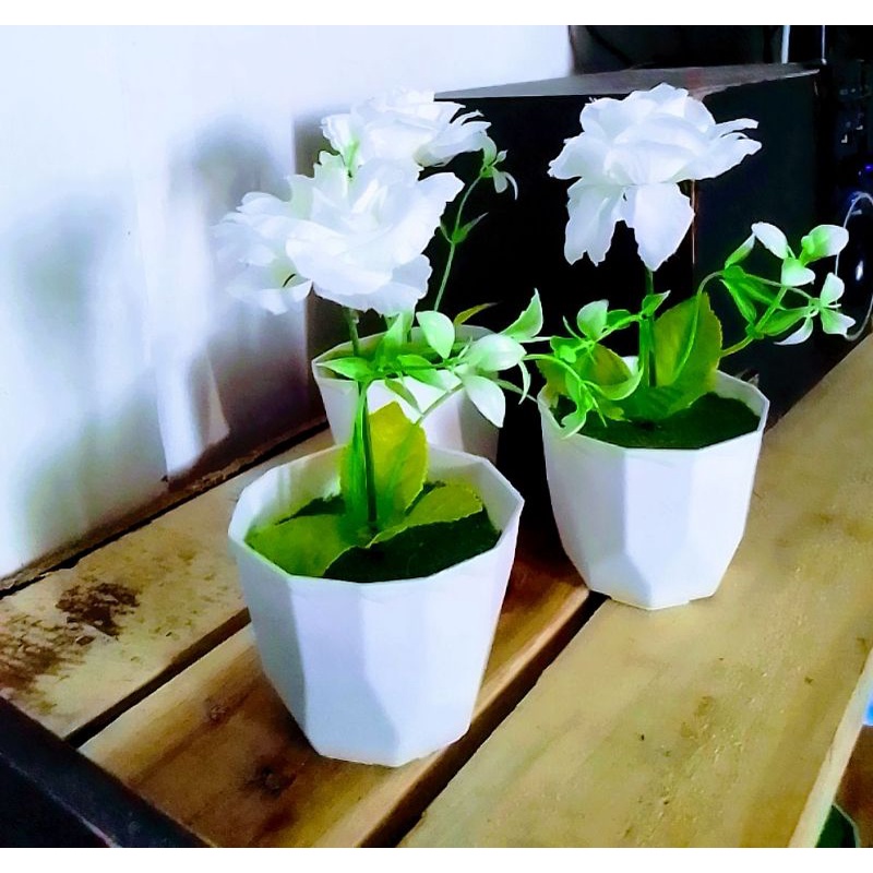 bunga rose plastik plus potnya/bunga hias plastik artificial