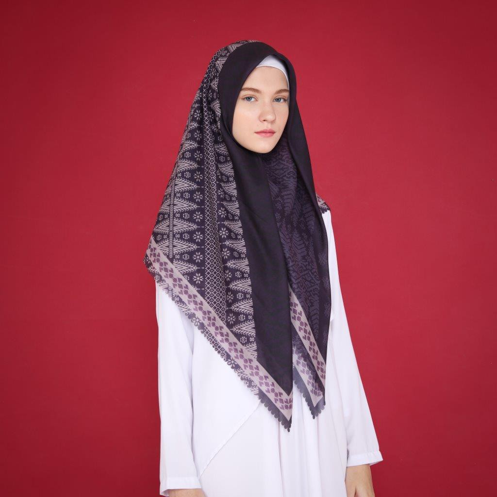 Hijab Voal Motif Songket Palembang Ungu